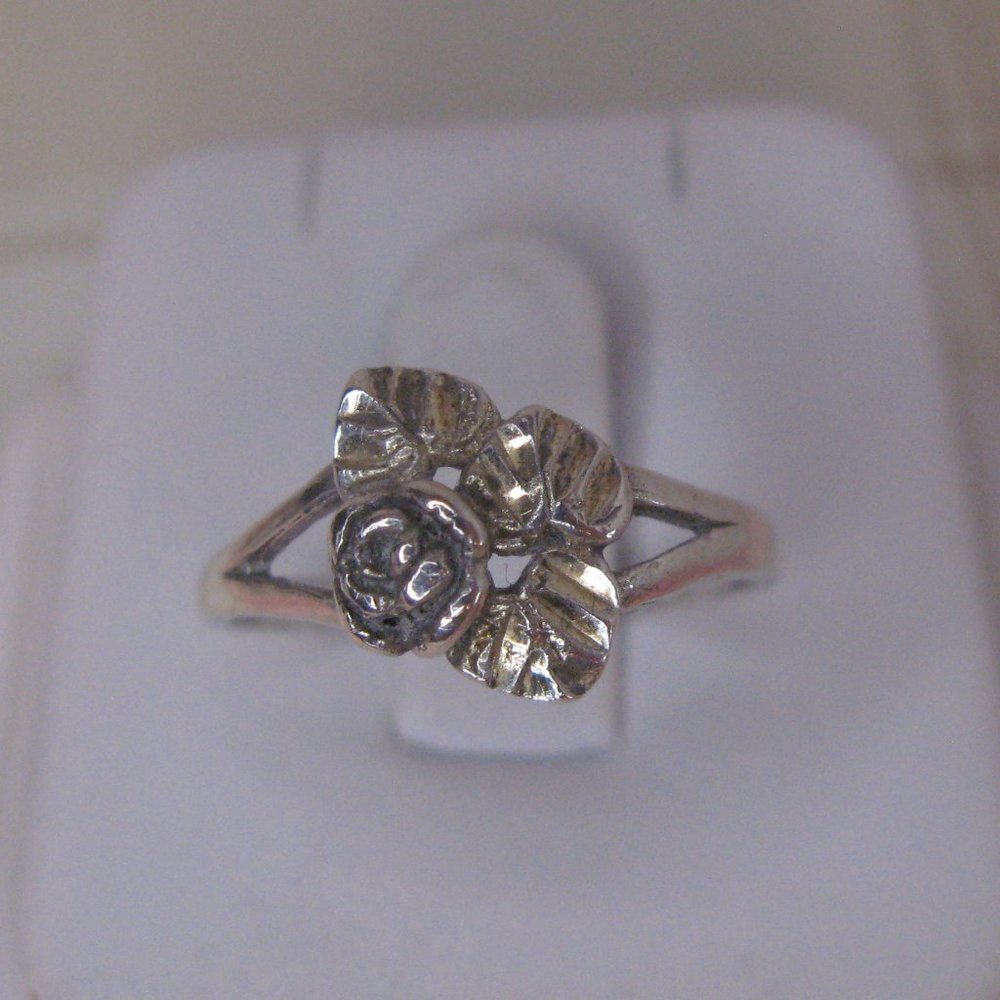 DTC Sterling Silver Rose Ring Size 8